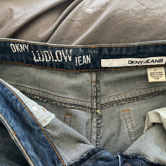 Cropped mid-rise DKNY jeans, worn a couple of times. - Picture 4 of 7